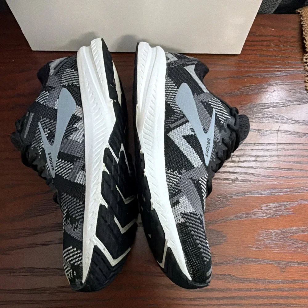 Brooks preowned pair